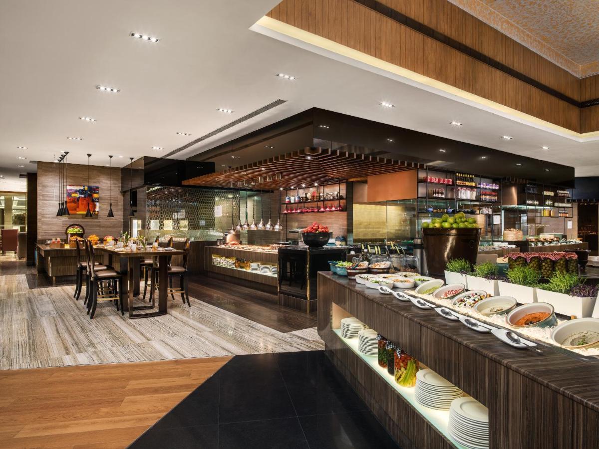 Hotel The St. Regis Mumbai Exterior foto The buffet at The Mira
