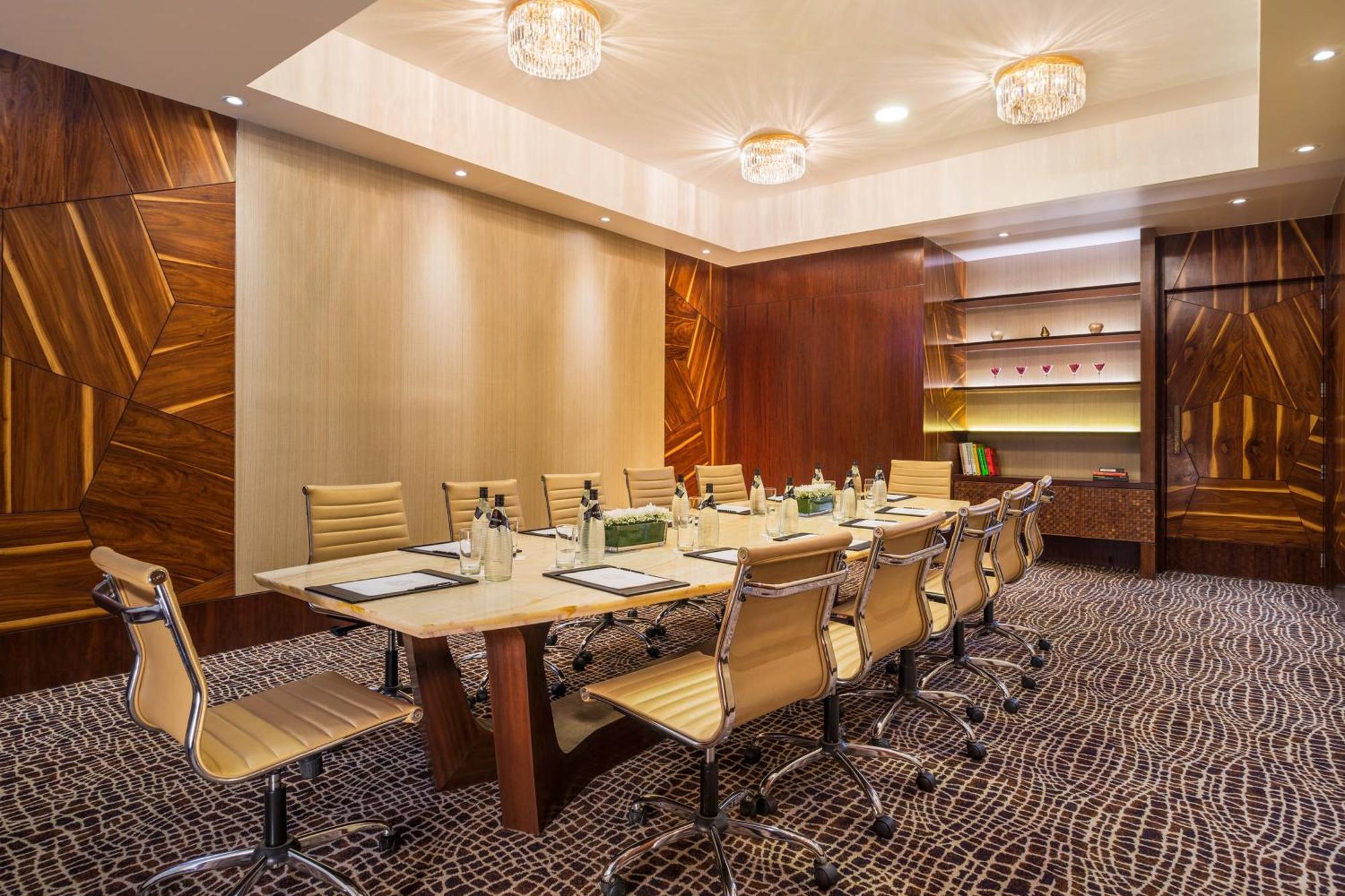 Hotel The St. Regis Mumbai Exterior foto Meeting room at the hotel