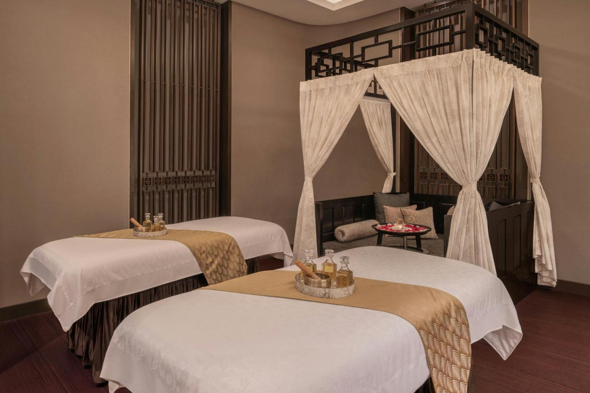 Hotel The St. Regis Mumbai Exterior foto A spa treatment room at the Royal Spa