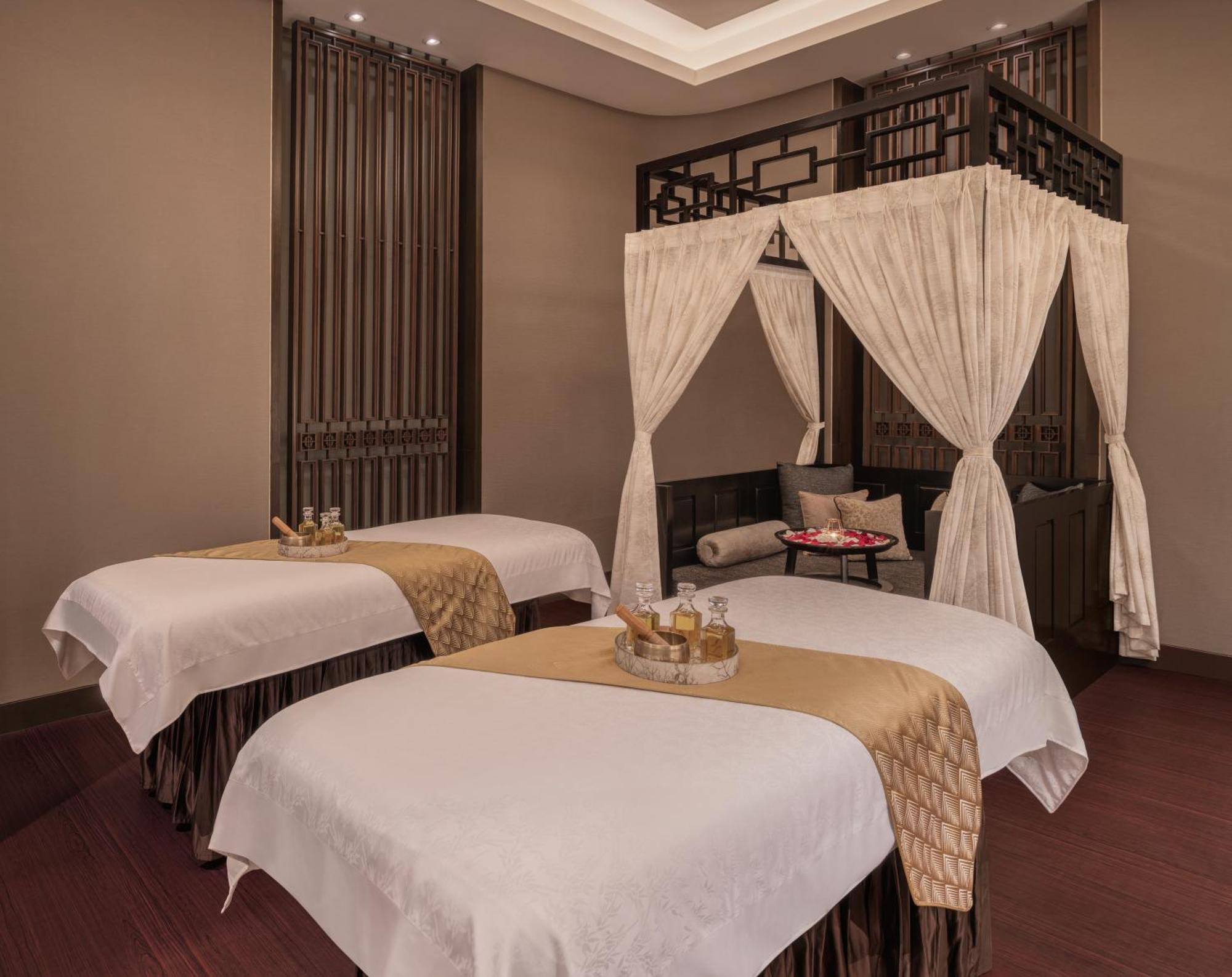 Hotel The St. Regis Mumbai Exterior foto A spa treatment room at the Royal Spa